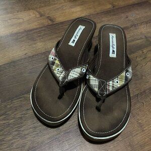 American Eagle Sandals Women's Size 10 Wedge Heel Open Toe Plaid Thong Flip Flop